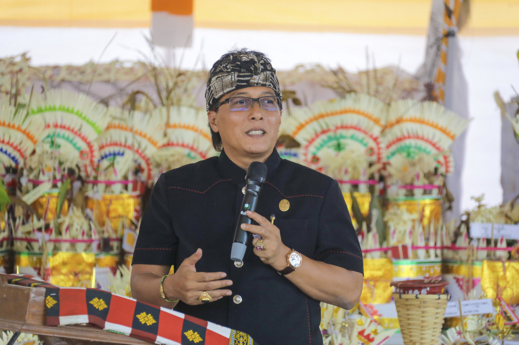 Bupati Giri Prasta Hadiri Karya Pitra Yadnya Ngaben Massal Desa Adat Banjar